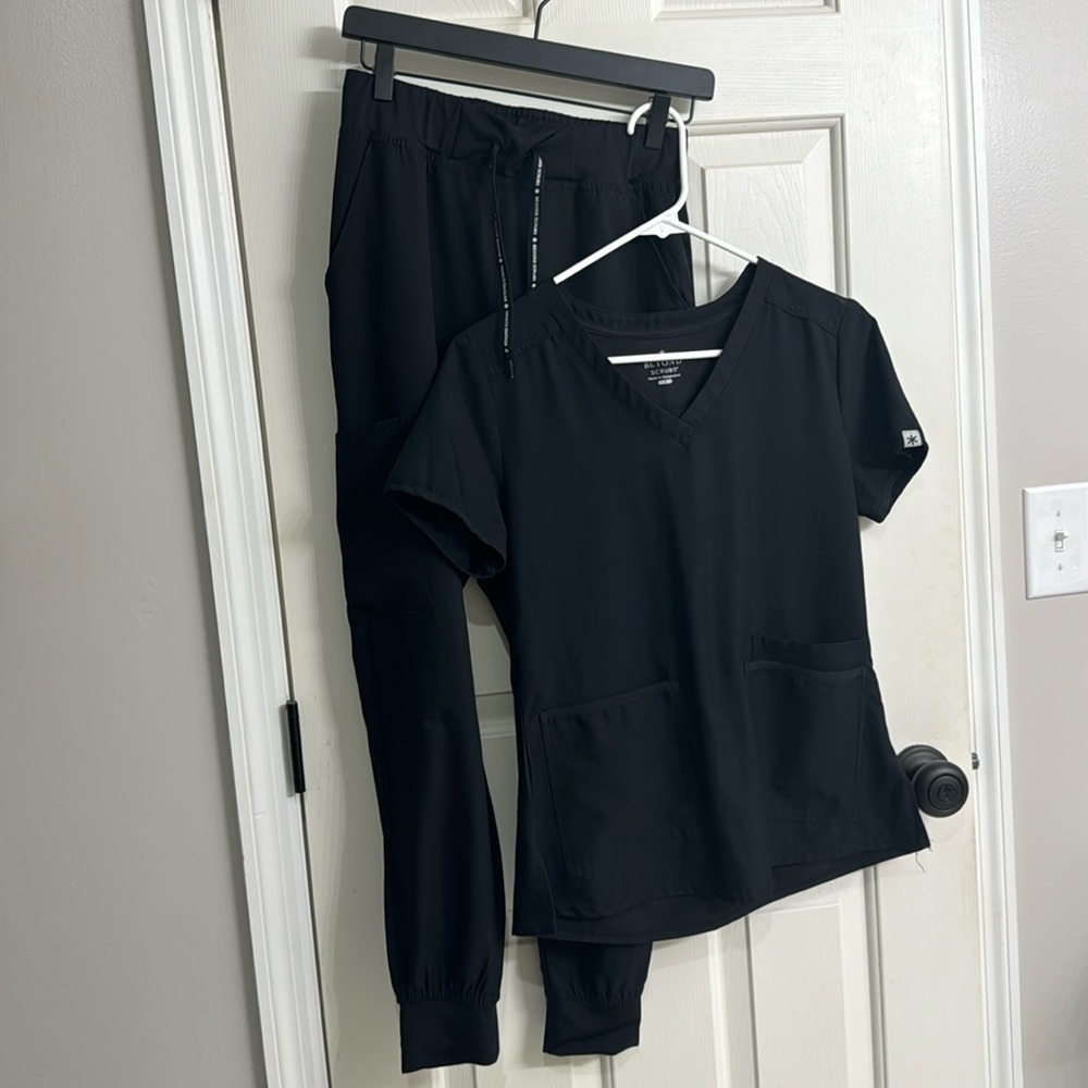 Black Beyond Scrubs size small